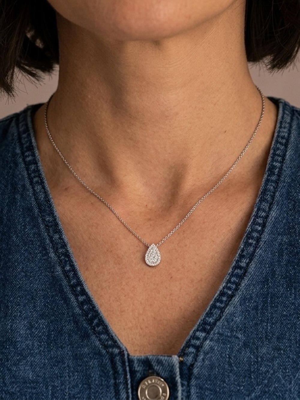 Drop silver necklace